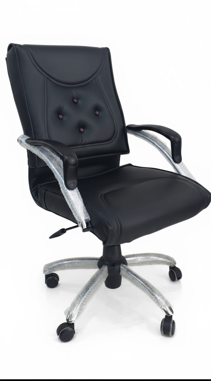صندلی کارمندی چرم چرخدار با دوخت طراحی شده و دکمهدوزی پشتی صندلی کارمندی چرم چرخدار با دوخت طراحی شده و دکمهدوزی پشتی