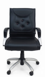 صندلی کارمندی چرم چرخ‌دار با دوخت طراحی شده و دکمه‌دوزی پشتی